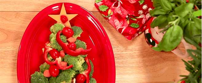 Quick Bites: Veggie Tray Christmas Tree